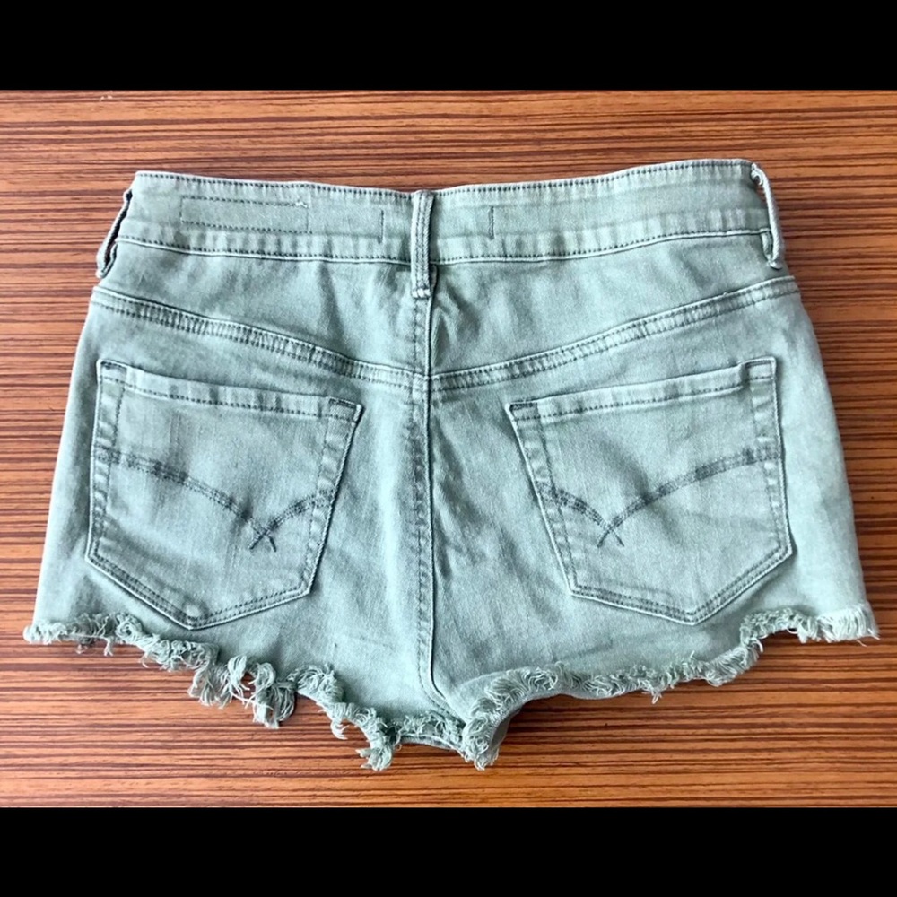 Women's Bullhead Green Shorts Size 5 - Picture 2 of 5